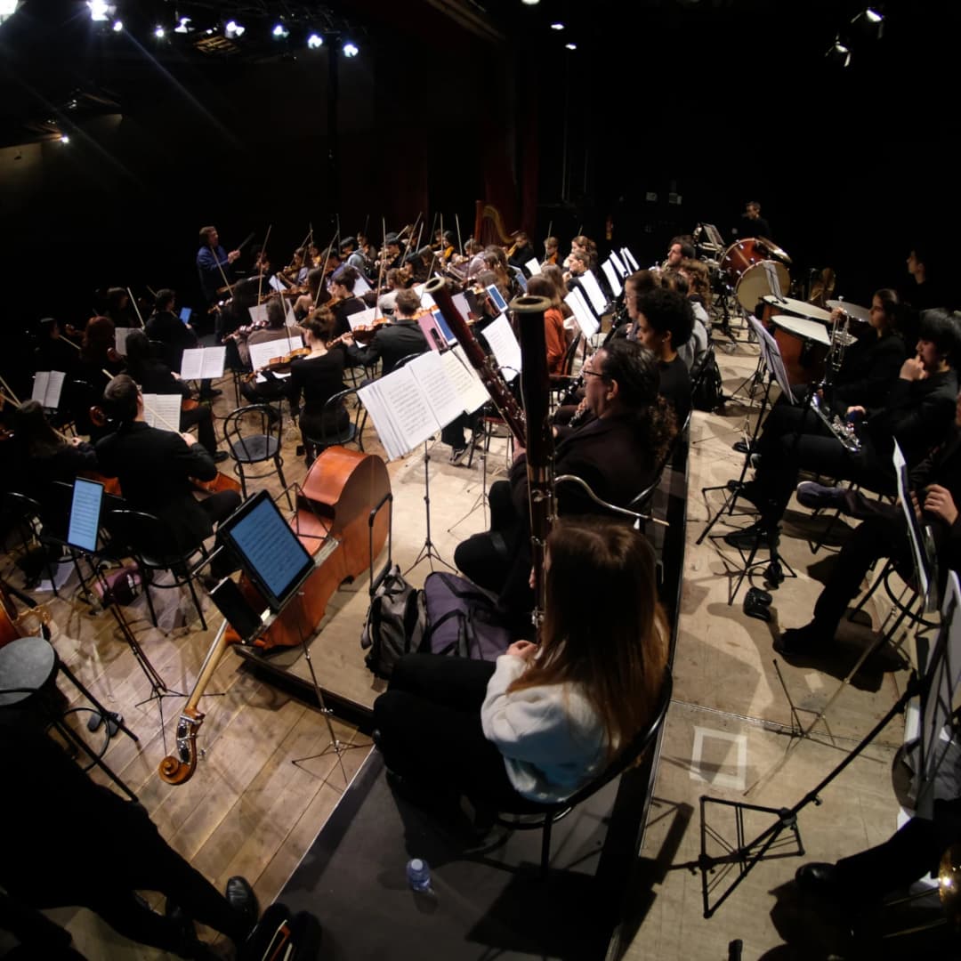 dirigint assaig Arts Simfònica Jove
